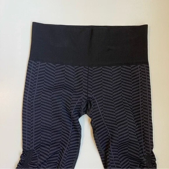 Lululemon In The Flow Crop II Heathered Naval Blue
Seamless Size 4 - Picture 6 of 13